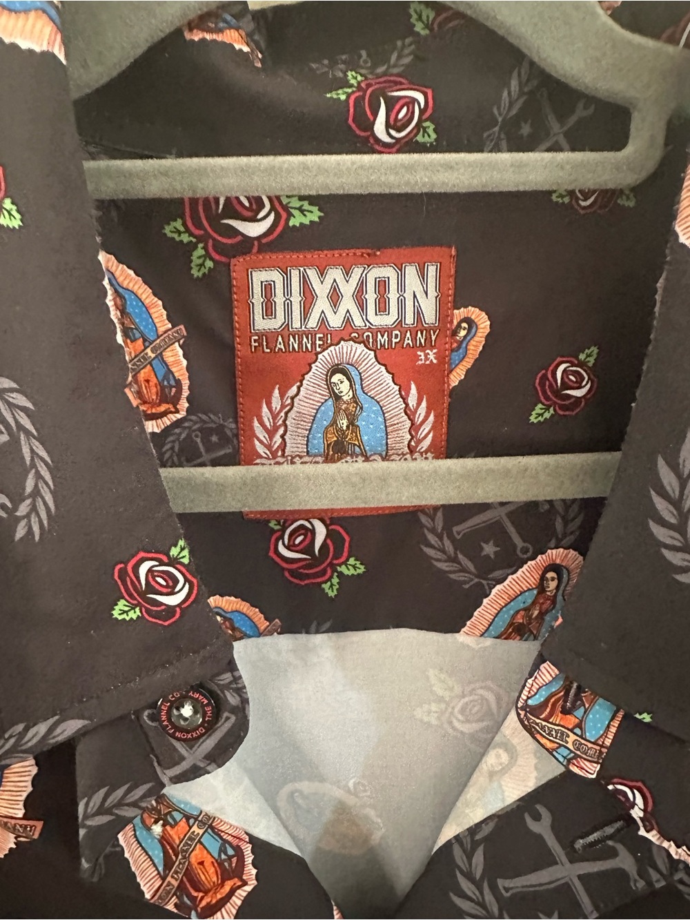 DIXXON Black Short-Sleeve Button-Down Shirt with Multicolor Mary Print - Picture 2 of 4